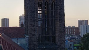 You know you’re on campus when you hear the stately ring of “Hail to the Orange” from the Altgeld Hall chimes. 🔸🔹 Altgeld Hall is one of the oldest and most unique buildings on campus. Dedicated on June 8, 1897, it was designed by Professor James McLaren White and Professor Nathan Ricker—the first person to receive a degree in architecture at #ILLINOIS and in the U.S. One of the most notable features of Altgeld Hall is the bell tower. The 15-chime bells weigh over seven and a half tons. Chime 