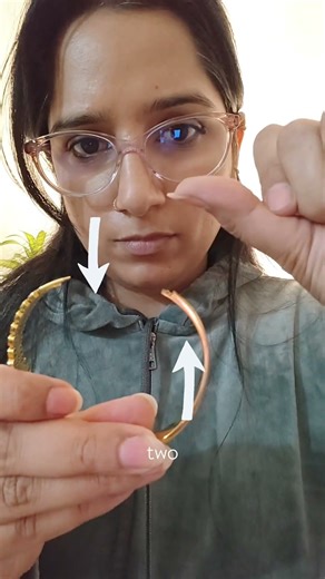 Stop throwing your loose bangles because I have a hack for you.