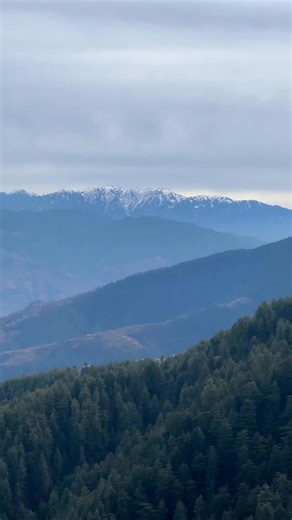 📍 Shoja – Serene Himalayan Hamlet How to Reach: • From Delhi → Aut (Volvo: ~₹1000, 10–11 hrs) → Hire cab/local bus to Shoja (22 km, ~1 hr). • Nearest railway: Joginder Nagar (84 km). • Nearest airport: Bhuntar (58 km). Things to Do: • 🌊 Visit Serolsar Lake (5 km trek from Jalori Pass). • 🏔 Explore Jalori Pass for panoramic views. • 📸 Sunrise photography from Raghupur Fort trek. • 🌿 Forest walks & birdwatching. • ☕ Chill at mountain-view cafes. ⸻ 📍 Barot Valley – Riverside Paradise How to R