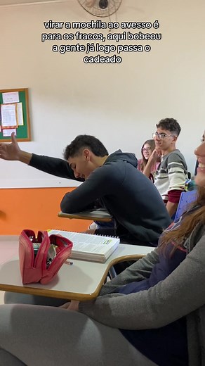 Tutorial de Como Inverter a Mochila do Avesso