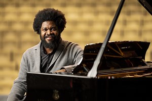 Ahead of the #Grammys, get to know Dashon Burton, the Vanderbilt University Blair School of Music professor who is nominated for his third award: http://vu.edu/ajoyfulnoise 🏆🎶 | Vanderbilt University