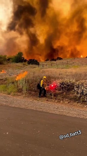 Back Fire Operation with @Battalion15rvcfire at the #rabbitfire #wildland #wildlandfirefighter #socal #riverside #ca #firefighter #firefighters #sdbatt3 #sdfd_batt3