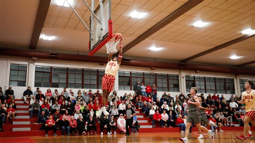 Inside Nixa basketball's 'throwback night' with special uniforms and vintage gymnasium