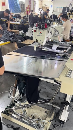 #Automaticbuttonmachine#одеждаfabрика #автоматическиешвейные машины#fábricaderopa #Threaded cuff machine #Atelierdevestements #Machinesacoudreautomatiques #Bekleidungsfabrik #AutomatischeNämaschinen #衣料工場 #自動ミシン #의류공장 #자동재봉기#Automatic opensinglepiecebottom/sleevehemmer#Automaticbuttonhemmingoflegsinterlockmachine#Fábricaderopa#Confeccióndemoda#Produccióntextil#Manufacturadeprendas#Chrysanthemumshapedbuttonhole#Automaticpocketsetter#Doubleheadheattransfermachine#缝得快#缝得快自动化#automaticshirtsleevepla