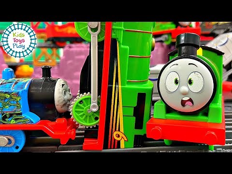Huge Bridge Track and Thomas Train Crashes Galore