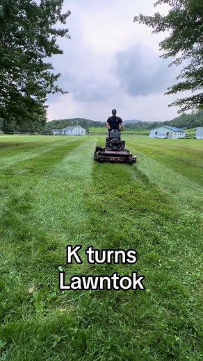My ancles are so white🤣#evenstevenslawncare #lawntok #viral #blowthisup #lawncare #trend #trending #business #mowing #stripegod #exmark #turftracer #proslidext #exmarkmowers