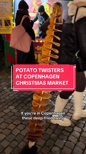 Have you been to this Copenhagen Christmas market? 📍H.C Andersen market ❤️🎄 #copenhagen #julemarked #fyp #potatotwister #foodie #foodblogger #christmasmarket #london #visitdenmark #hcandersen #viral #foodporn #whattodo #cph #whattoeat #wheretoeat #copenhagenguide