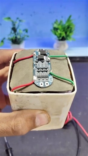 Nirman Projects on Instagram: "Making 12v Lithium ion battery pack at home #batterypack #12v battery #homemade #project #reels #shortsviral #youtube #nirmanprojects #electronics #experiment"