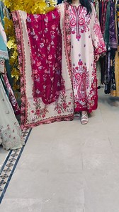 7K views · 604 reactions | www.brandsin.pk #brandsinn #03334336902 #followus #trendy #trending #ootd #pakistanisuits #pakistanifashion #luxurypret #long #womenwear #wholesale #onlinesale #viral | Brands inn | Facebook