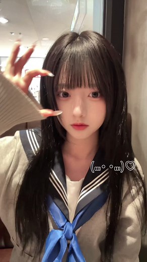 女子高生のセーラー服ダンス動画