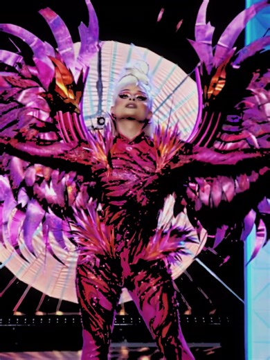 can we just appriciate how bad she swept the premiere.. mama must want to win bad ac: @van9shed.mp3 #rupaulsdragrace #rpdr #dragrace #rpdredit #dragraceedit #drag #fyp #edit #ukvstheworld #dragraceukvstheworld @itsfontana