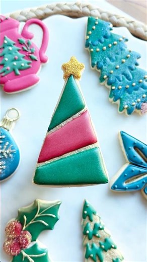 Triangle 🌲🍪 #christmascookies #decoratedcookies #cookiedecorating #royalicing #cookies