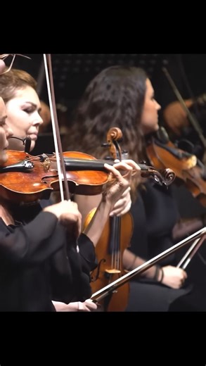 Ya Zahratan Fi Khayali" - يا زهرة في خيالي Also known as " Arab Tango" in Russia and Central Asia Singer - Zafer Mutlu Violin solo - Irina Nikotina Conductor - Rustam Rahmedov arranged by Rustam Rahmedov Ankara, Turkey 2019 Farid HQ Remaster 🎬 Upscaled to 1080p, removed noise & blurriness 🎬 Upscaled frame rate to 60fps This Farid El Atrache composition (starts with the singing) has traveled the world like no other Farid El Atrache melody. It's especially famous in Russia and the countries of t