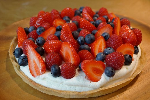 Tarte aux fruits rouges (fraises, myrtilles, framboises)