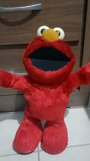 Fisher-Price 2002 Hokey Pokey Elmo (Sounds Possessed)