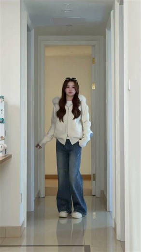 Sparkling Rhinestone Jeans: The Ultimate Stylish Statement RhinestoneJeans FashionTrend