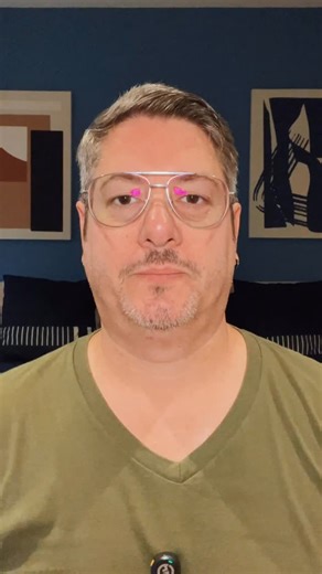 “Sheila Graham once said: ‘Food is the most primitive form of comfort.’” 💬🍲 It’s true — food is our first language of care. ❤️ A bowl of soup, a plate of rice, a shared meal — pure magic. Comfort food isn’t fancy, it’s familiar. What dish brings you instant peace? 🌿👇 #cheflynnwheeler #fyp #gaychef #foodquoteseries #foryoupagereels #dailyfoodquote🥘 #dailyfoodquotes #sheilagraham | Chef Lynn Wheeler