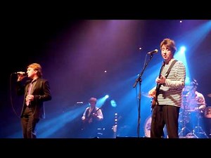 Bus Stop (Live) The Hollies