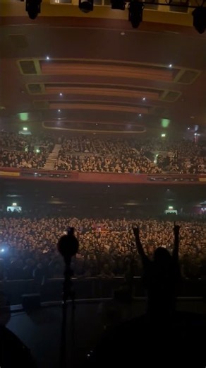 What a beautiful crowd! We will never forget this show in Manchester!