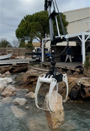 Enrochement Sous-Marin avec Grappin : Technique et Équipement