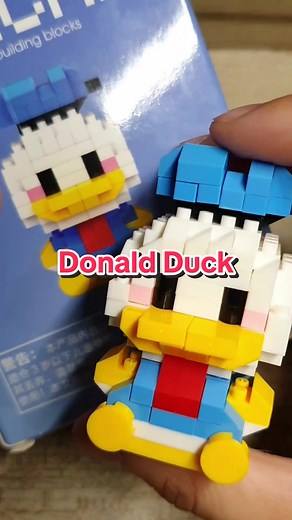 Building Donald Duck LEGO - Instructions, Bricks, and Kits