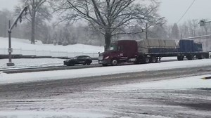 Winter weather makes tricky commute for drivers | 28/22 News