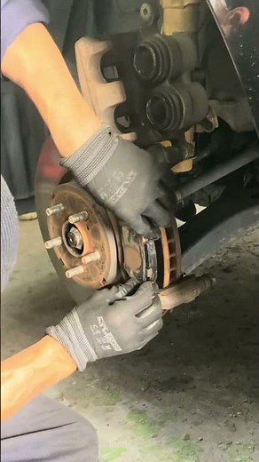【整備士の日常】ブレーキパッド交換を30秒に凝縮してみた #shorts