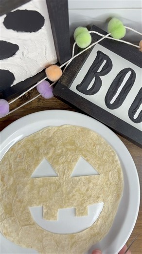 Halloween lunch just got a little bit funner!🎃 Would your kids eat this spooky Quesadilla?👻