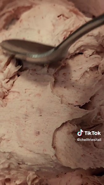Delicious Homemade Strawberry Frosting Recipe