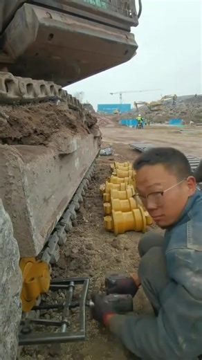 Innovative Installation of Track Rollers for Excavators