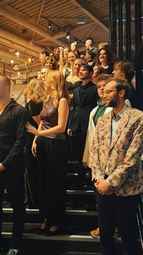 JAAAAAA TROTS ALS EEN PAUW🦚 Gister was de premiere van Olympus en wat was het een feestje!⚡️🪩 De cast en band straalde op het toneel als nooit tevoren! Gelukkig mogen we vanmiddag nog een keer. Show gemist? We spelen op 28 feb en 1 mrt in Theater de Slinger in Houten. 🎟 via link in bio #theatrekid #amateurtheater #musical #zoetermeer #musical | Greg & Baud Productions