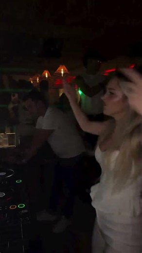 SARRA – Tik Tak | Spanish Mechanical Late-Night Blueprint ⚡️🔊