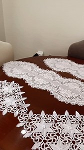 Zeynep Hanımın Takımları Yerine Ulaştı Bile ♥️ Yenilerine sağlık 💐💐 #dantelrunner #dantelperde #dantelpiketakimi #dantelsalontakımı #mobilya #nevresimtakımı #çeyiz #elişi | dantel.nu