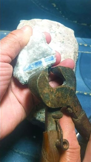 Kyanite Trimming #youtubeshorts #gemstone #gems