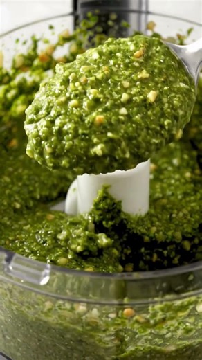 Pine nuts are out. Garlic & Pistachio is in. 🧄🥜