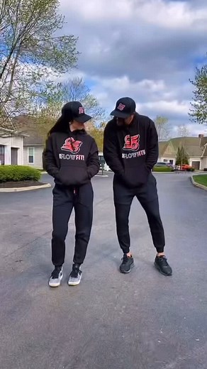 Throwback fave for International Dance Day! Can’t believe “Walk That Walk” was 3 years ago… never gets old 🔥😎🔥 #walkthatwalk #dance #dancetrend #music #vibes #classic #throwback #celebrate #keepdancing #chooselove #spreadjoy ❤️ *Song by @six3 | Flowfit Life