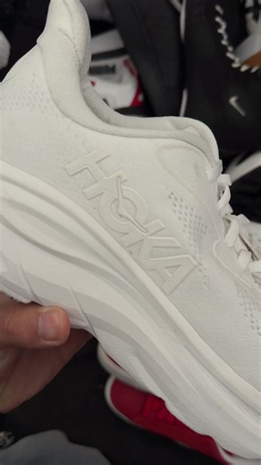 HOKAAAA. De venta aquí en Sample 12:21.🔥Para aquellos conocedores de la marca Hoka, saben que son de los más cómodos que existen en el mercado. Una marca infravalorada que pueden encontrar aquí con nosotros en Sample 12:21🤩 #salud #pasantes #comodidad