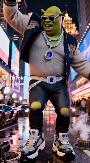 WHY IS SHREK DANCING LIKE THIS 😳 #shrek #shrekdance #dance #dreamworks #ThreeJackson