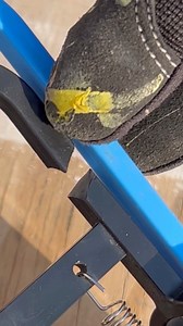 6M views · 143K reactions | Reparación Fácil con grapas térmicas y pegamento Epoxicos de Garra para Recoger Desechos de Mascotas #Edgarelectricoplomero #tutecnicoedgar #1tmamas #escuelaferretera #plomero #plomeria #plomeros #electricista #electricistas #electricidad #ferreteria #ferretero #ferreteros #tlapaleria #tlapalero #tlapaleros #fontanero #fontaneros #fontameria #gasfitero #gasfiteria #gasfiteros | Electricoplomero | Facebook