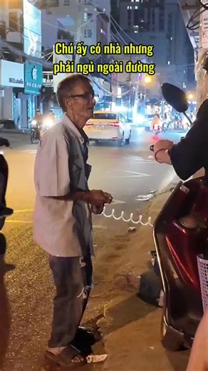 Chú thật thà và dễ thương lắm mọi người ạ. Mọi người có đi ngang qua xin ủng hộ giúp chú một phần nào với ạ #xh