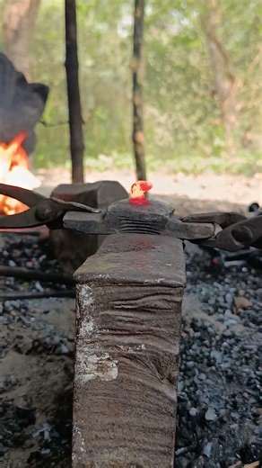 Fire to Form: The Art of Hand-Forged Iron in Seconds 🔥⚒️#ForgeInMotion #IronPulse