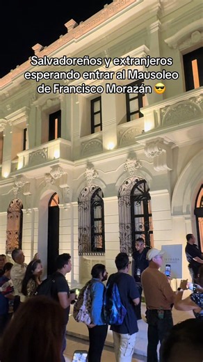 A partir de este día el Mausoleo de Francisco Morazán estará abierto para todo público gratuitamente 😎 #elsalvador🇸🇻 #salvadoreños #franciscomorazan #centrohistorico #mausoleo