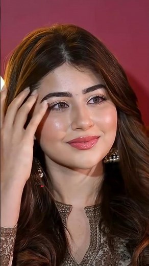 Introducing the "VitaWear SmartBand," a next-generation wearable gadget🎉