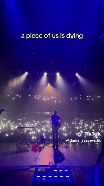 Daniel Seavey Performs 'Other People' in Utrecht, Netherlands with Benson Boone
