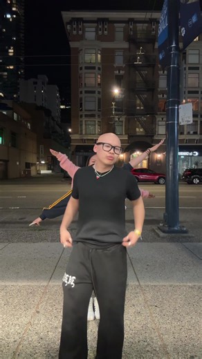 bald man dancing @flo❔ @sophaloaf