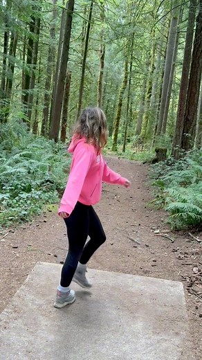 Disc golfing in the woods ☺️ #innovadiscs #Washington #discgolfdaily #discgolfgirl #discgolfgirls #discgolf #frisbeegolf | Ballerinadiscgolfgirl