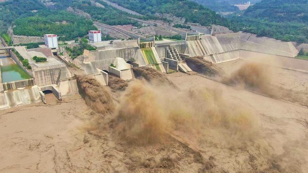 Natural Disasters Unleashed: Shocking Dam Collapses from Brazil to China Caught on Video