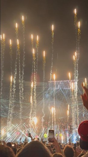 ALL OF THE LIGHTS - YE CHICAGO NIGHT 1