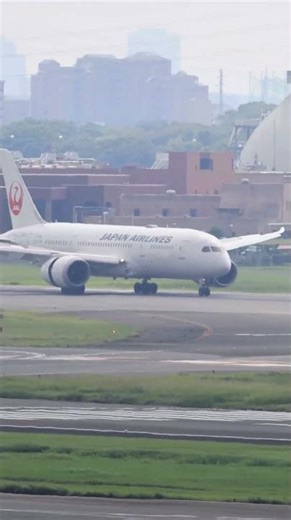 伊丹空港・飛行機着陸シーン(2025/9/14・手振れ注意) #shorts #飛行機 #airport
