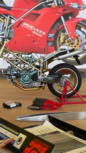 Building a Tamiya 1/12 scale model of the Ducati 916 - Motorcycle Model